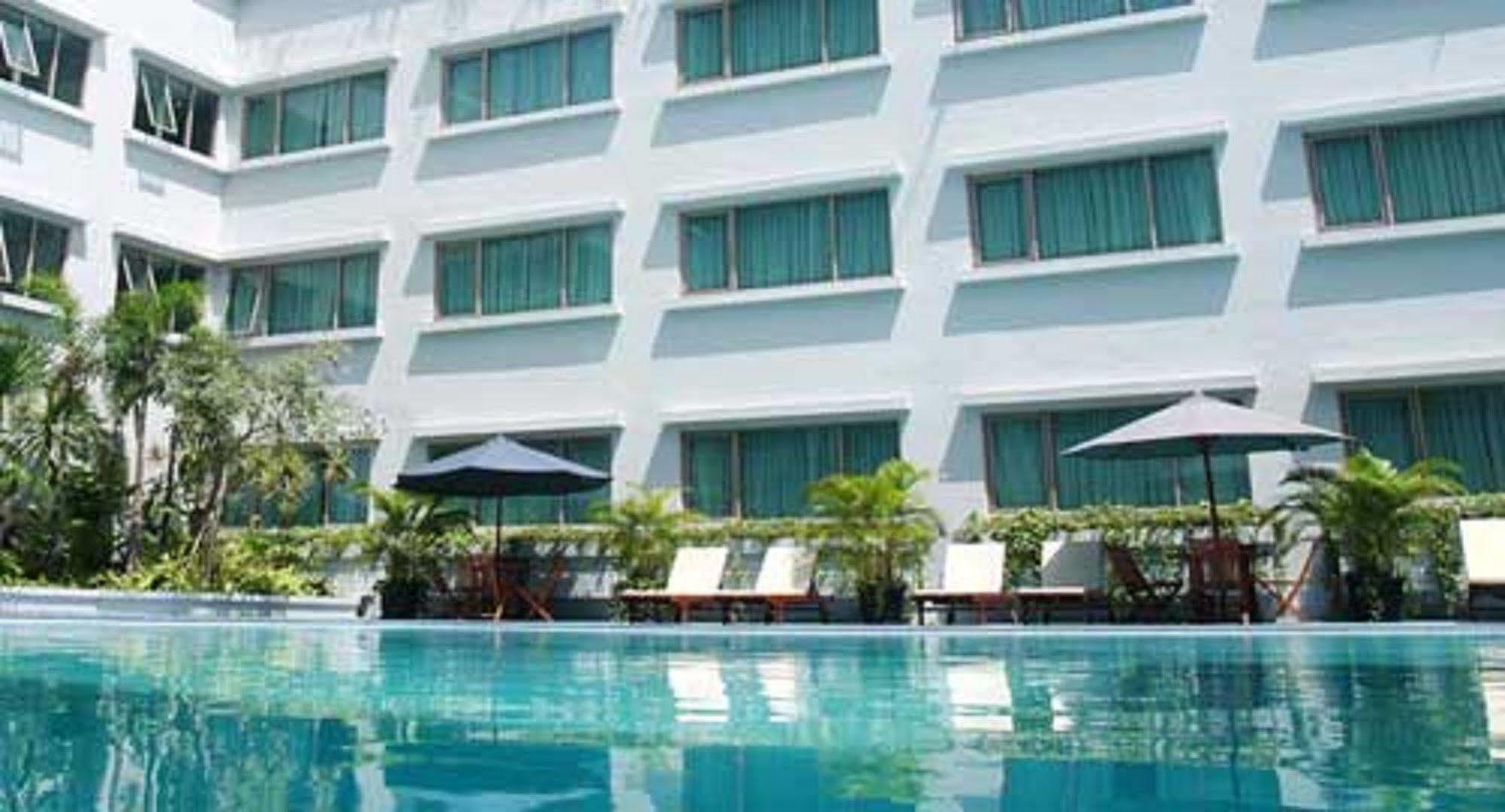 Favehotel Premier Cihampelas Bandung Exterior foto